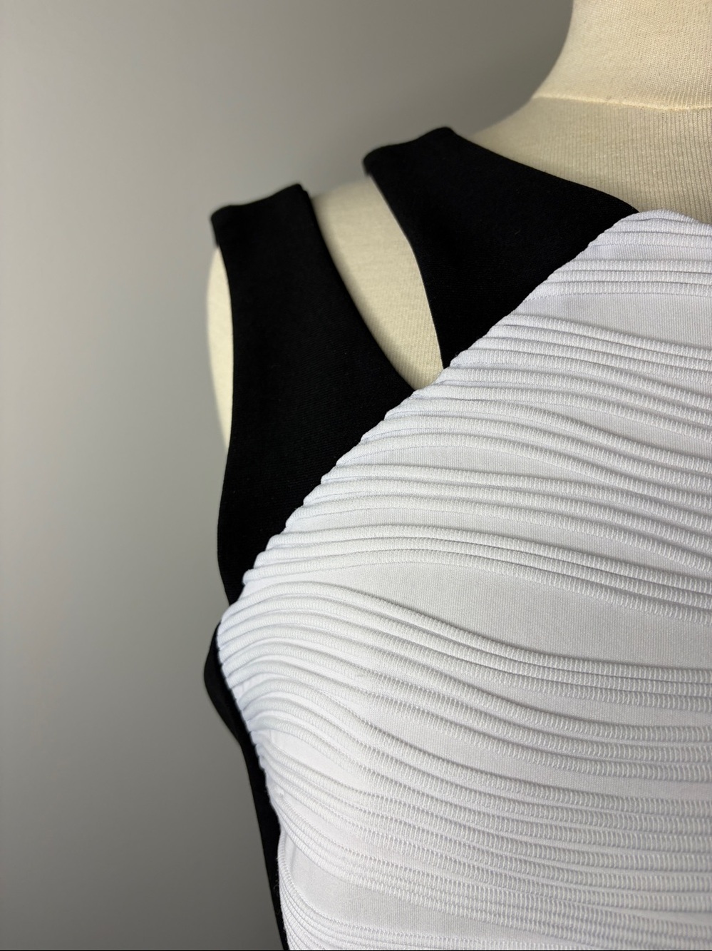 🇨🇦JOSEPH RIBKOFF Black & White Textured Midi Dress SIZE 14 - Picture 4 of 10